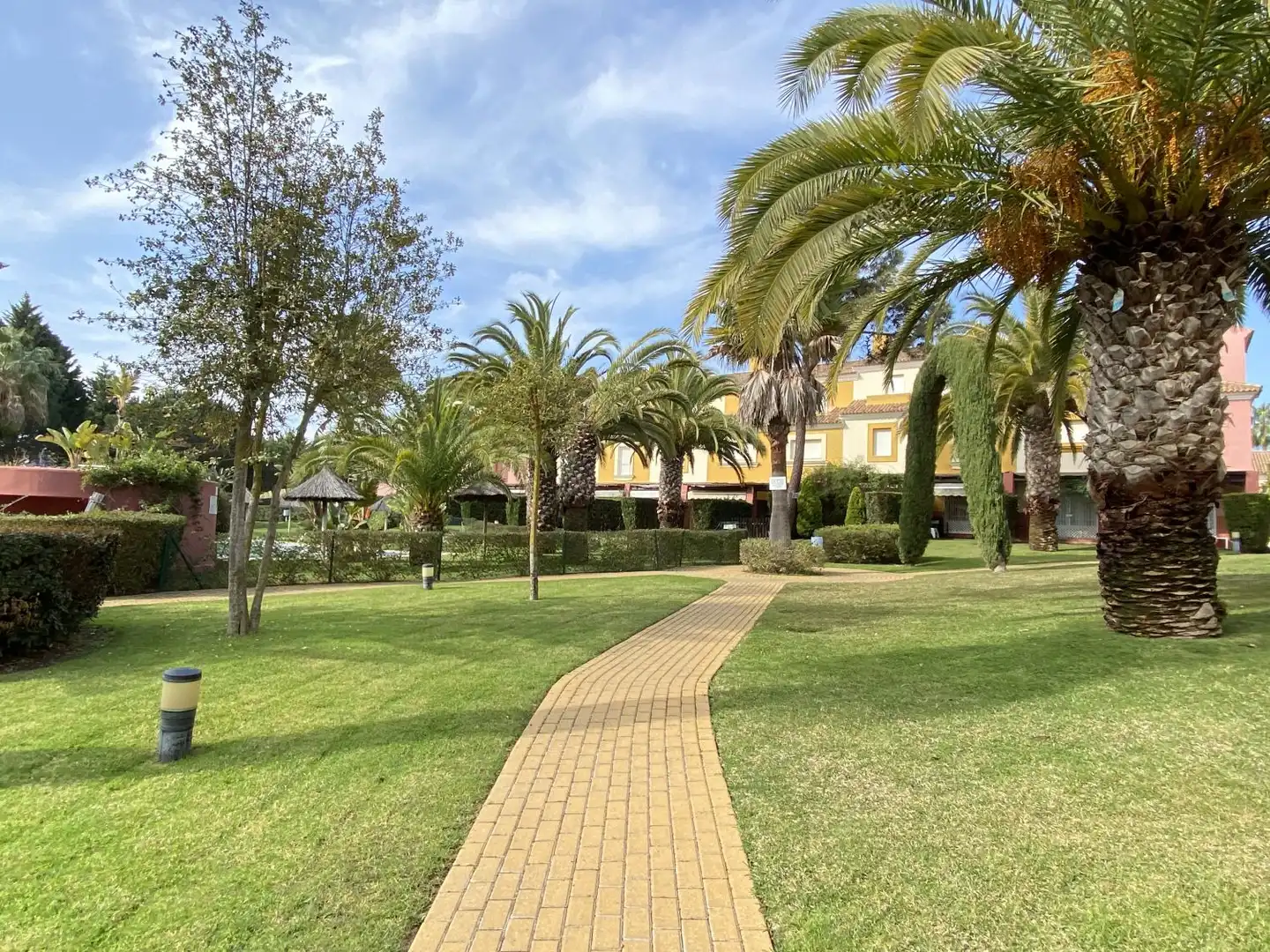 Vista exterior de Casa adosada en venta en Islantilla con Aire acondicionado y Terraza