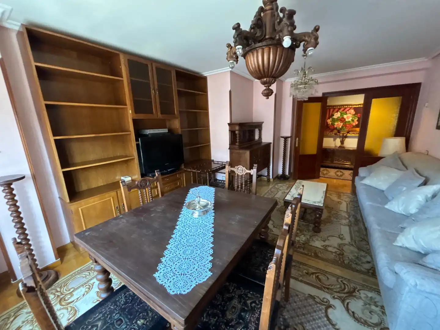 Comedor de Piso de alquiler en Oviedo  con Calefacción, Parquet y Amueblado