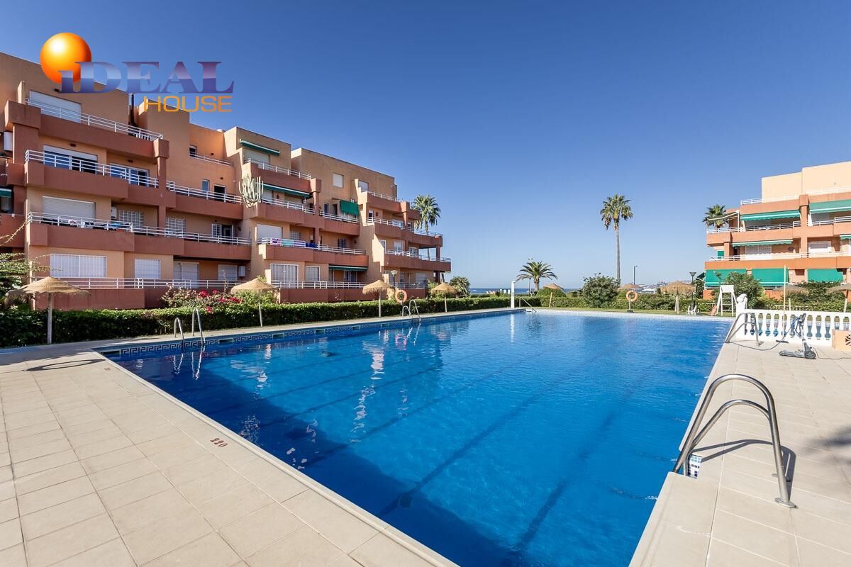 Piscina de Planta baixa en venda en Salobreña amb Terrassa i Piscina comunitària