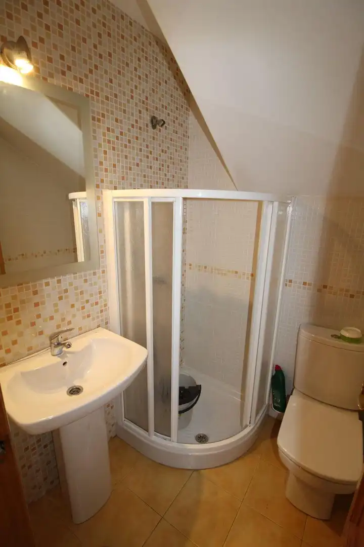 Bany de Dúplex de lloguer en Ciudad Real amb Terrassa, Traster i Moblat