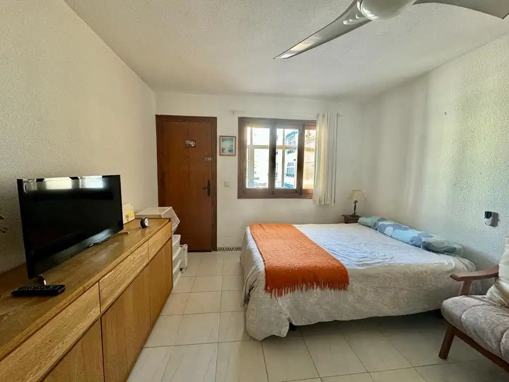 Schlafzimmer von Wohnung zur Miete in Torrevieja mit Klimaanlage, Terrasse und Schwimmbad