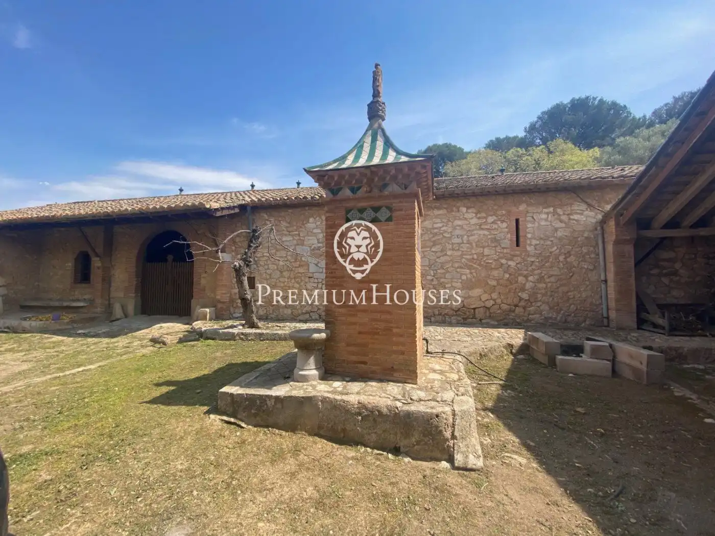 Exterior view of Country homes for sale in Sant Pere de Ribes  with Private garden, Storage room and Balcony
