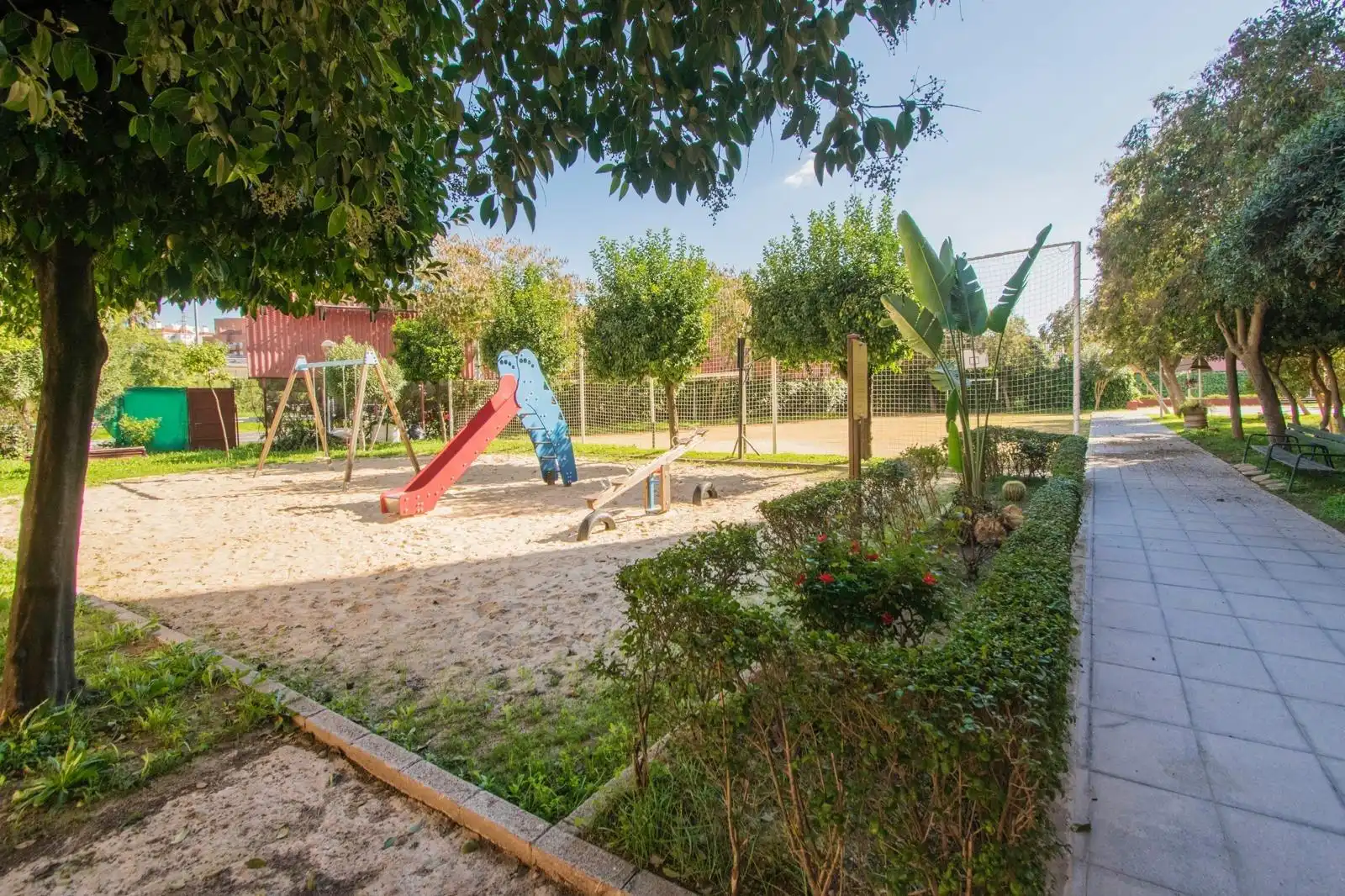 Garden of Attic for sale in Sevilla  with Air Conditioner, Heating and Parquet flooring