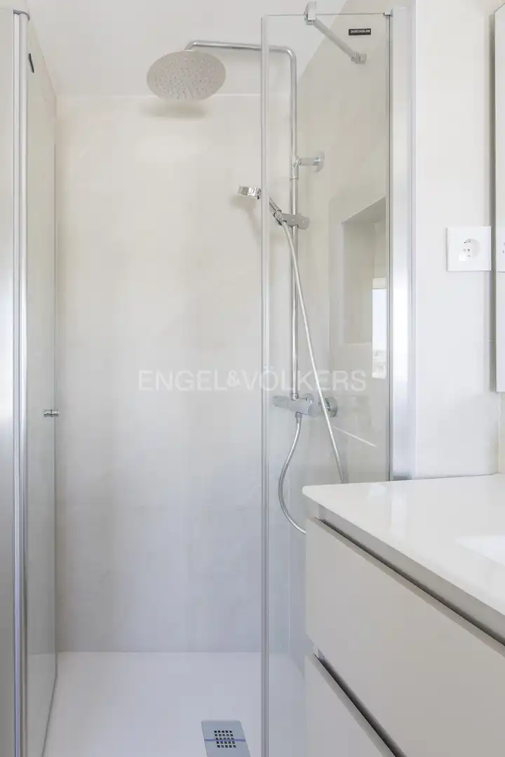Badezimmer von Dachboden zur Miete in Madrid mit Klimaanlage, Heizung und Terrasse