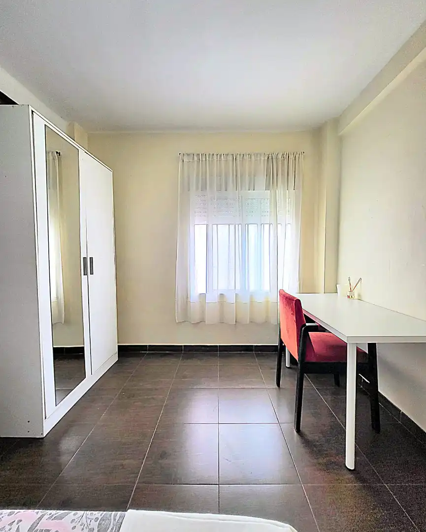 Habitación de Piso de alquiler en Valencia con Amueblado, Horno y Lavadora