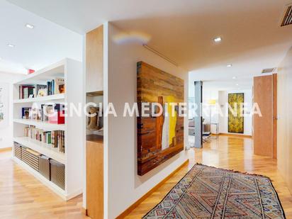 Flat for sale in  Valencia Capital  with Air Conditioner and Balcony