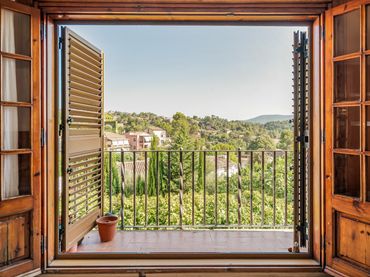 Casa aparellada amb balcó en venda a Vacarisses