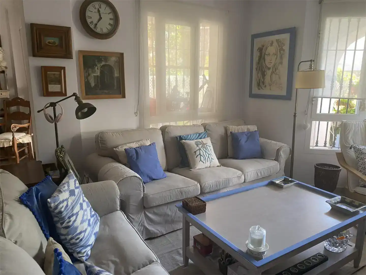 Wohnzimmer von Erdgeschoss zur Miete in Marbella mit Klimaanlage und Schwimmbad