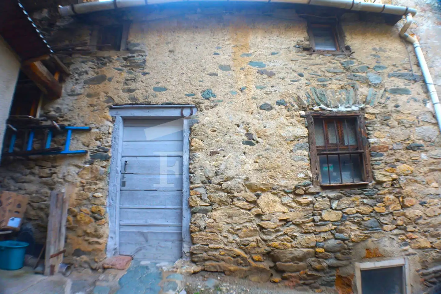 Vista exterior de Finca rústica en venda en Alp amb Jardí privat i Traster