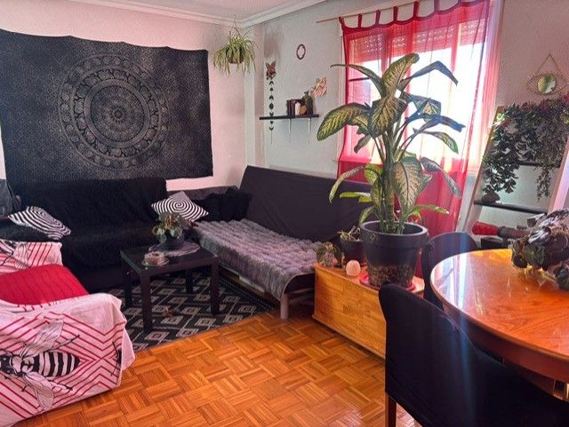 Living room of Flat for sale in Salamanca Capital  with Heating, Parquet flooring and Furnished