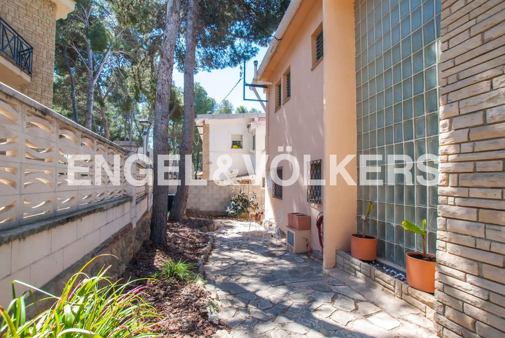 Vista exterior de Casa o xalet en venda en Salou amb Aire condicionat, Jardí privat i Parquet