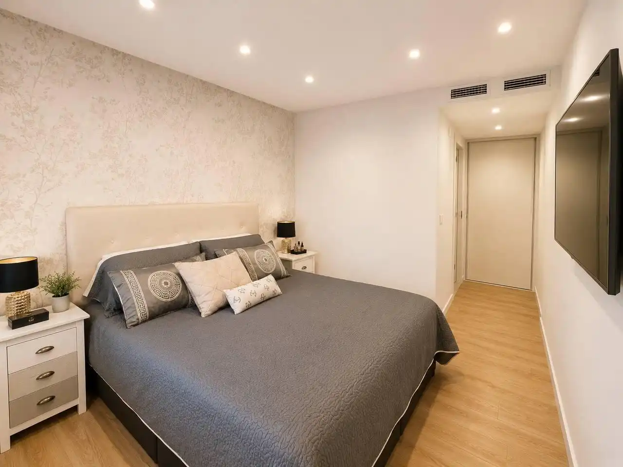 Habitación de Piso en venta en Alicante / Alacant con Aire acondicionado, Calefacción y Jardín privado