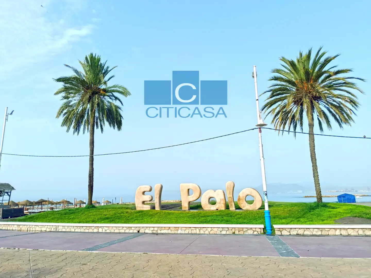 Vista exterior de Casa o xalet en venda en Málaga amb Terrassa i Balcó