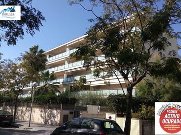 Appartamento con piscina in vendita a Barenys
