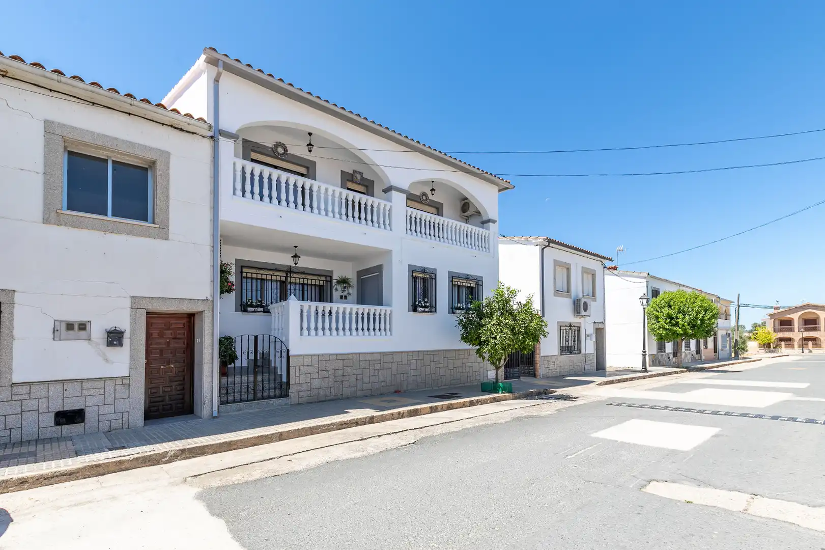 Vista exterior de Casa adosada en venda en Alagón del Río amb Aire condicionat, Calefacció i Jardí privat