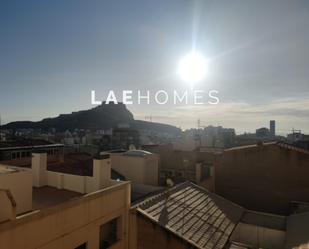 Vista exterior de Apartament en venda en Alicante / Alacant amb Aire condicionat, Terrassa i Balcó