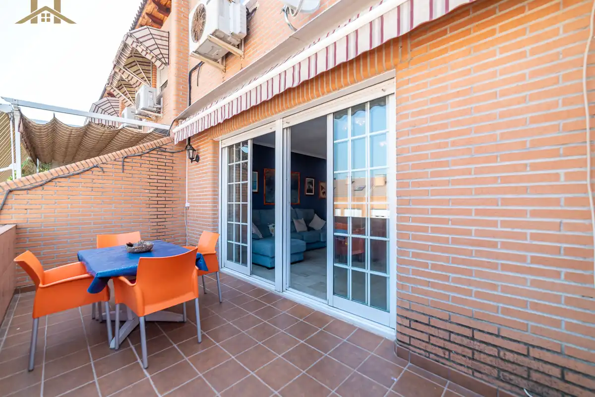 Terraza de Casa adosada en venta en Móstoles con Aire acondicionado, Calefacción y Jardín privado