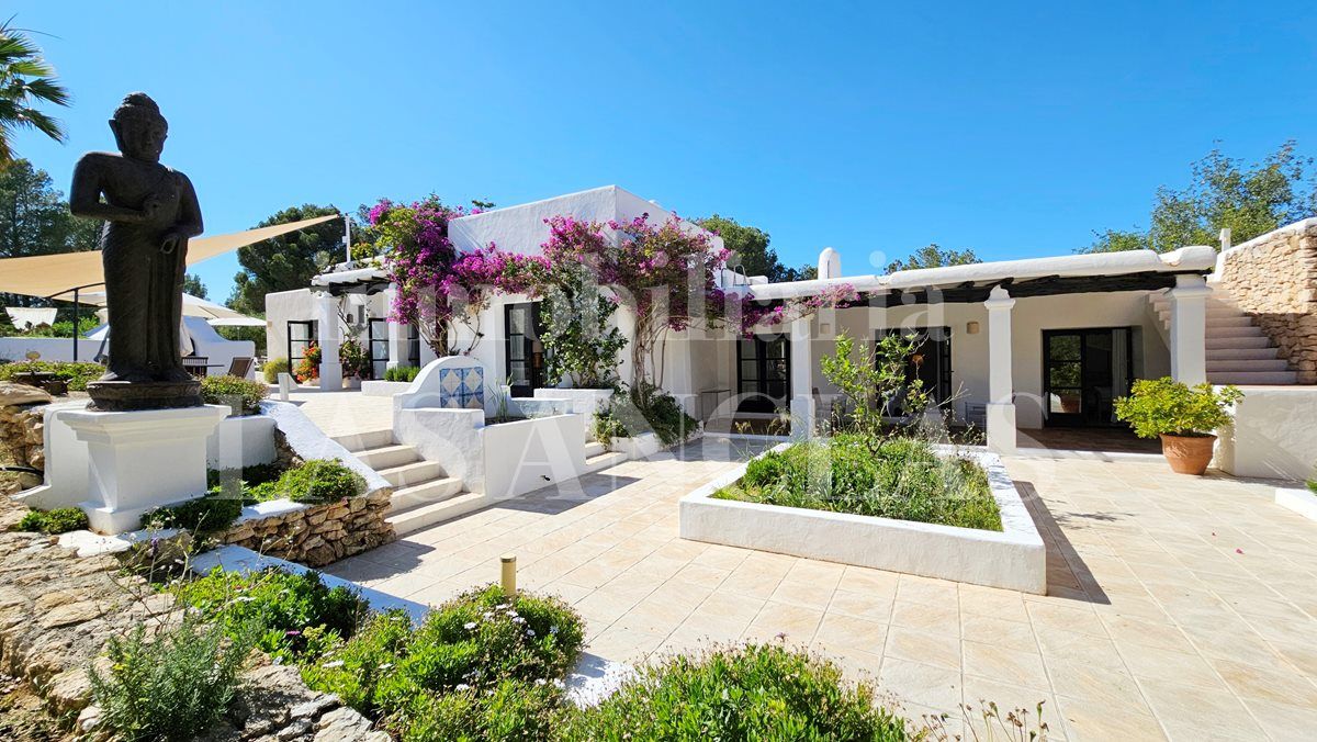 Vista exterior de Finca rústica en venda en Santa Eulària des Riu amb Aire condicionat, Calefacció i Terrassa