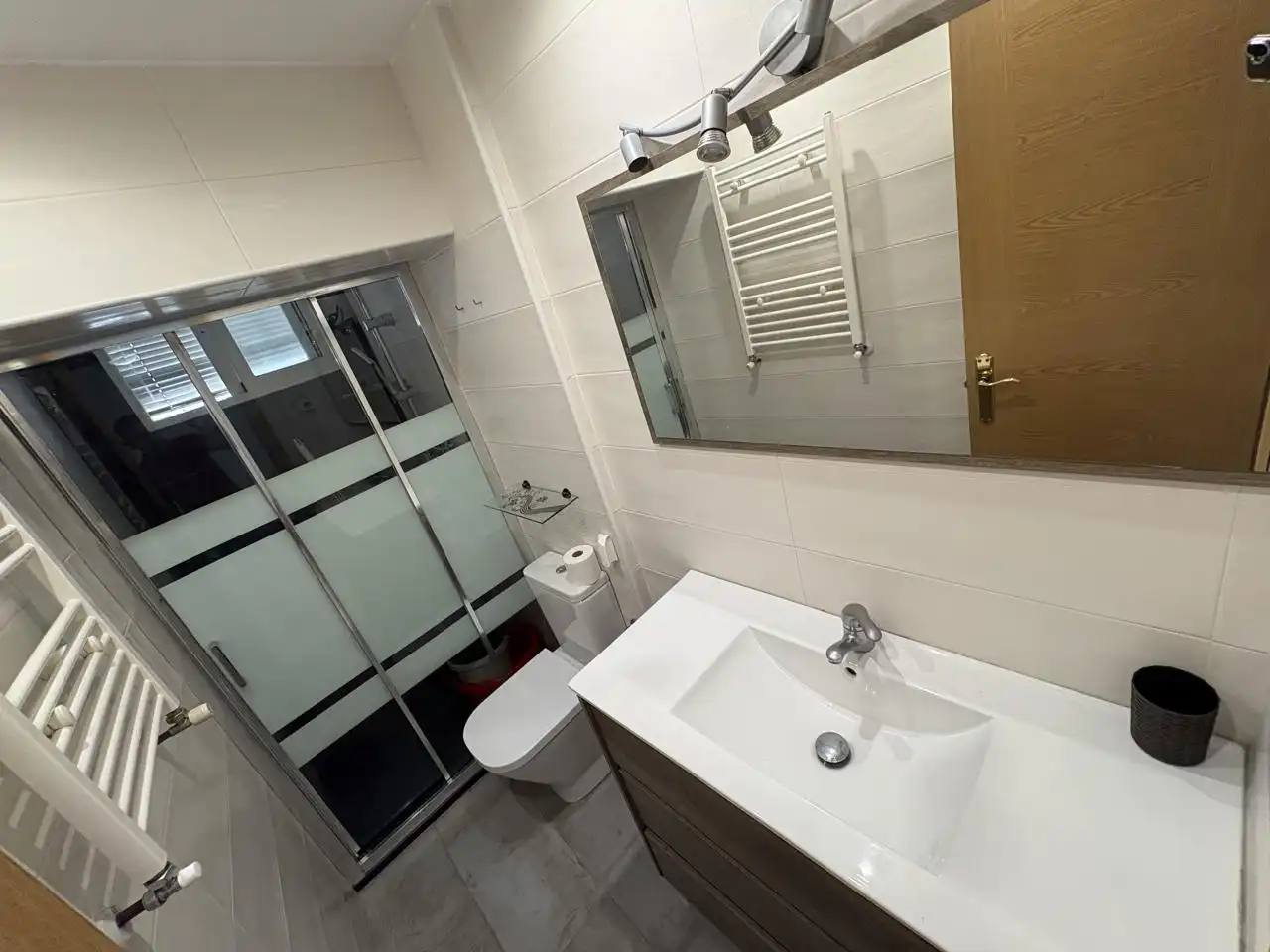 Baño de Planta baja de alquiler en Madrid con Aire acondicionado y Calefacción