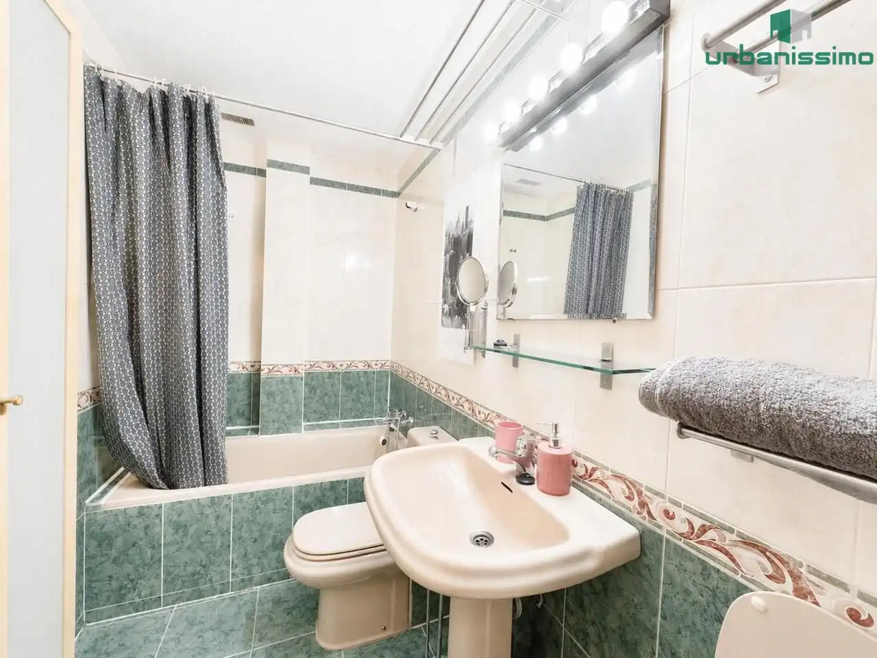 Bany de Apartament en venda en Madrid amb Calefacció