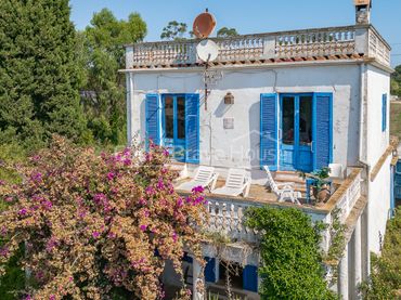 Casa amb piscina en venda a Carrer del Bruguerol