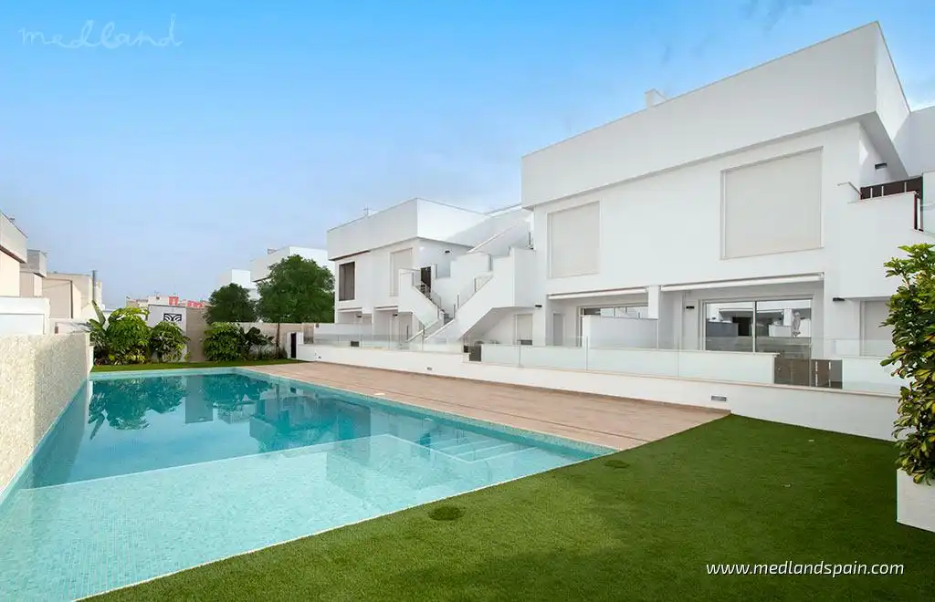 Apartamento con piscina en venta en Pilar de la Horadada ciudad