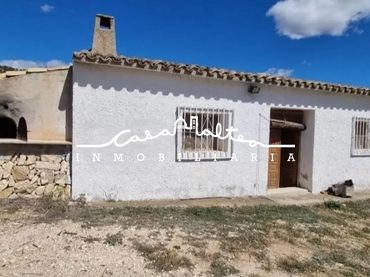 House with garden for sale in Relleu