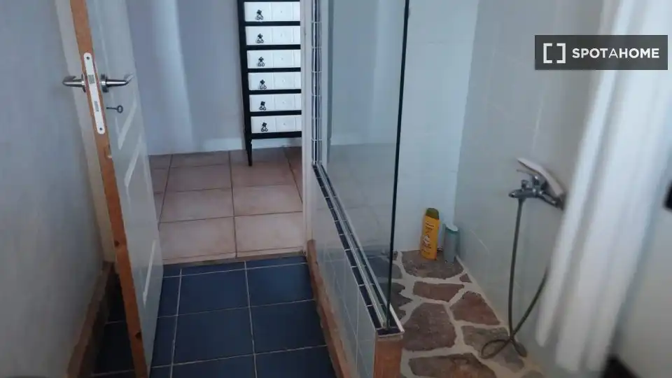 Baño de Piso para compartir en Bétera con Aire acondicionado, Calefacción y Amueblado