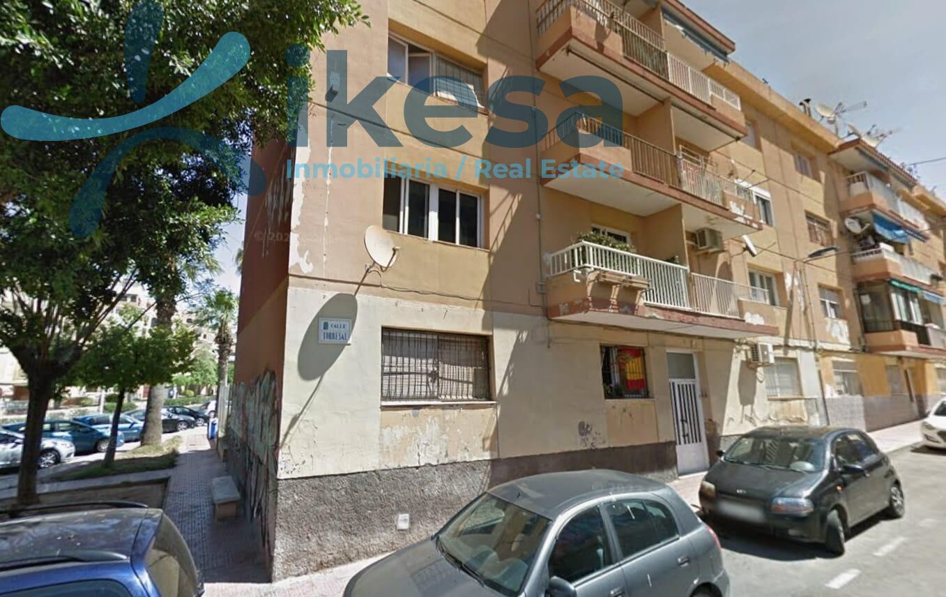 Vista exterior de Piso en venta en Torrevieja con Terraza y Balcón