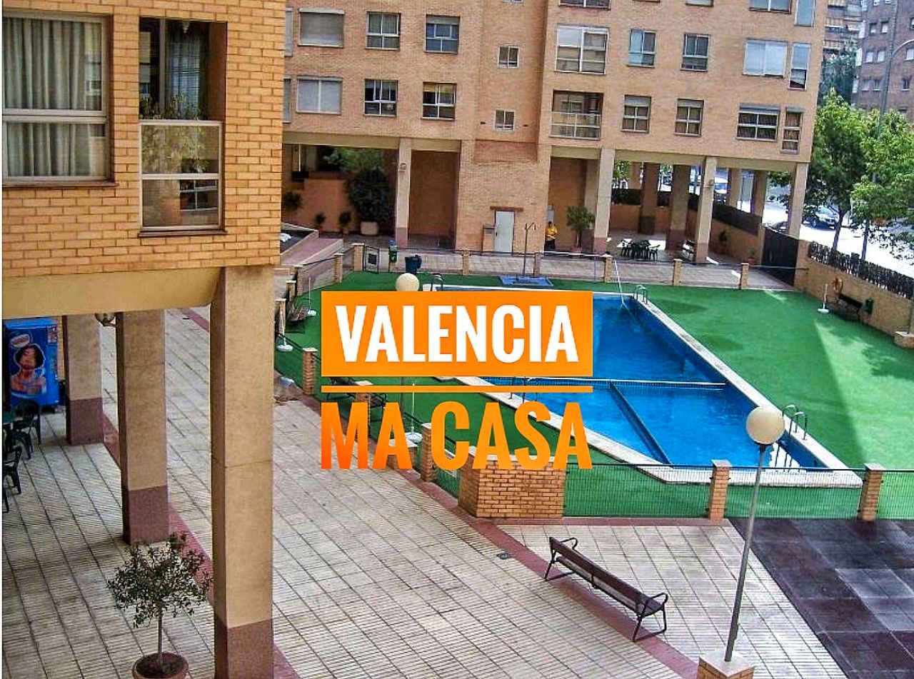 Vista exterior de Pis de lloguer en  Valencia Capital amb Aire condicionat, Calefacció i Terrassa