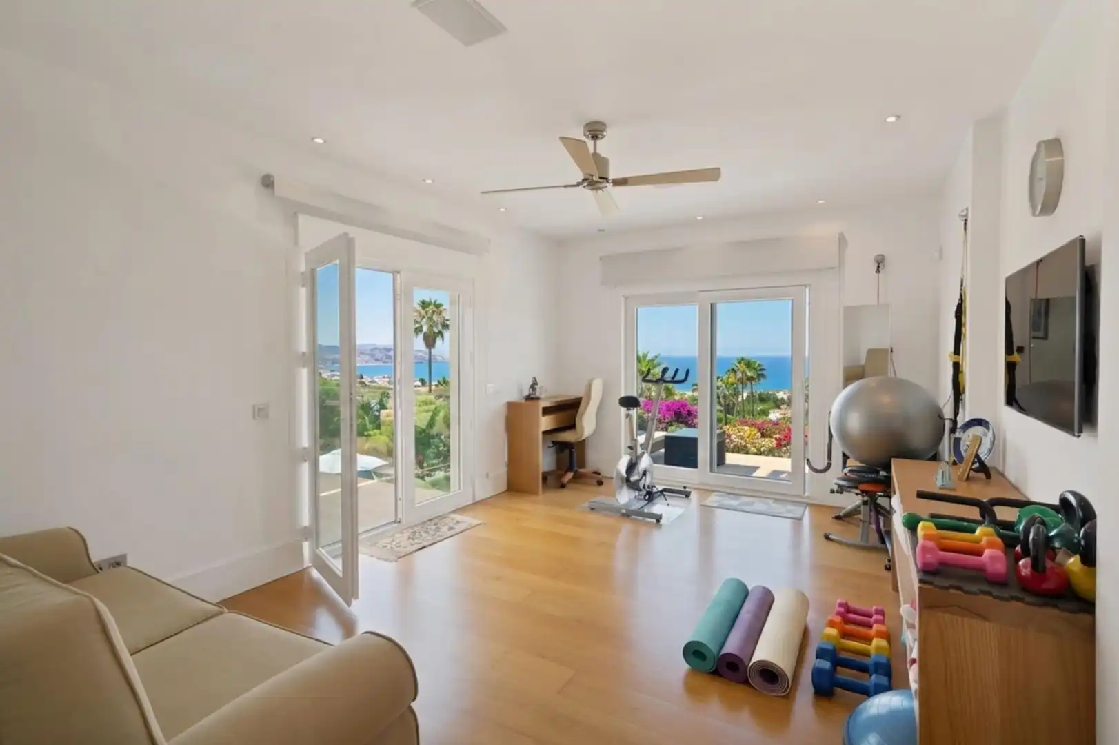 Sala de estar de Casa o chalet en venta en Marbella con Calefacción, Jardín privado y Terraza