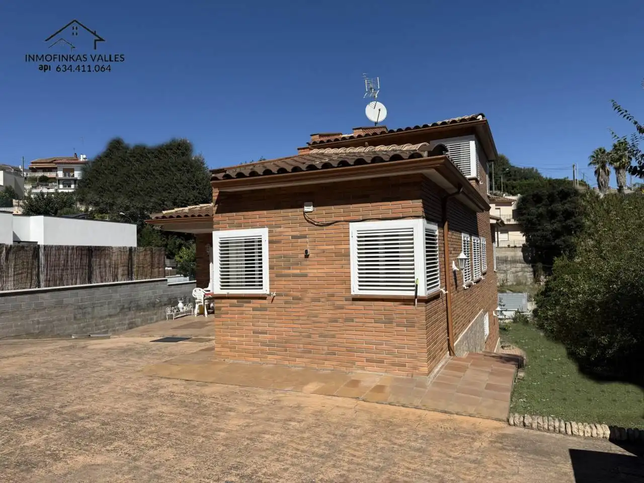 Vista exterior de Casa o xalet en venda en Lliçà de Vall amb Aire condicionat, Calefacció i Jardí privat