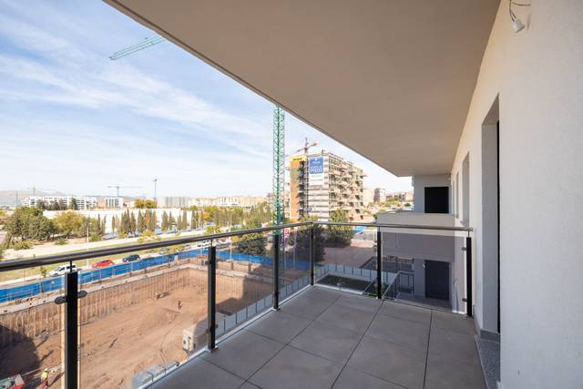 Piso en Alquiler en Calle Pampaneira, 22 en Rosaleda - Juventud