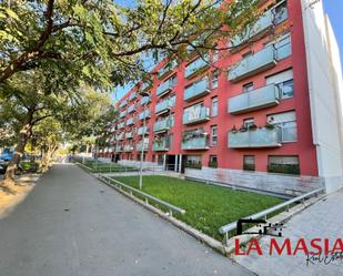 Vista exterior de Pis en venda en L'Hospitalet de Llobregat amb Aire condicionat