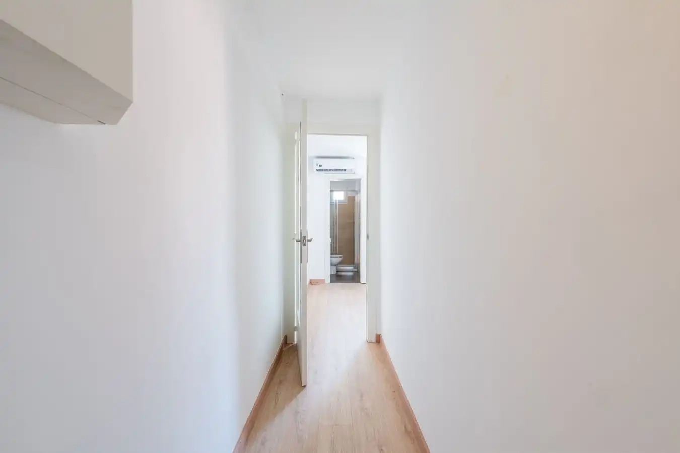 Flat for sale in Barcelona  with Air Conditioner and Heating