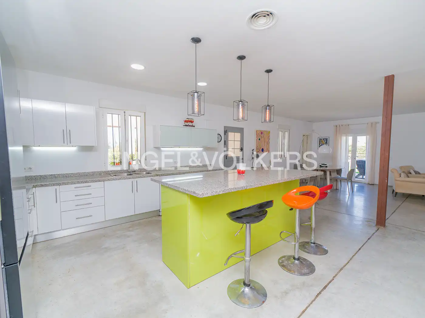 Cocina de Casa o chalet en venta en Santa Pola con Aire acondicionado, Calefacción y Jardín privado