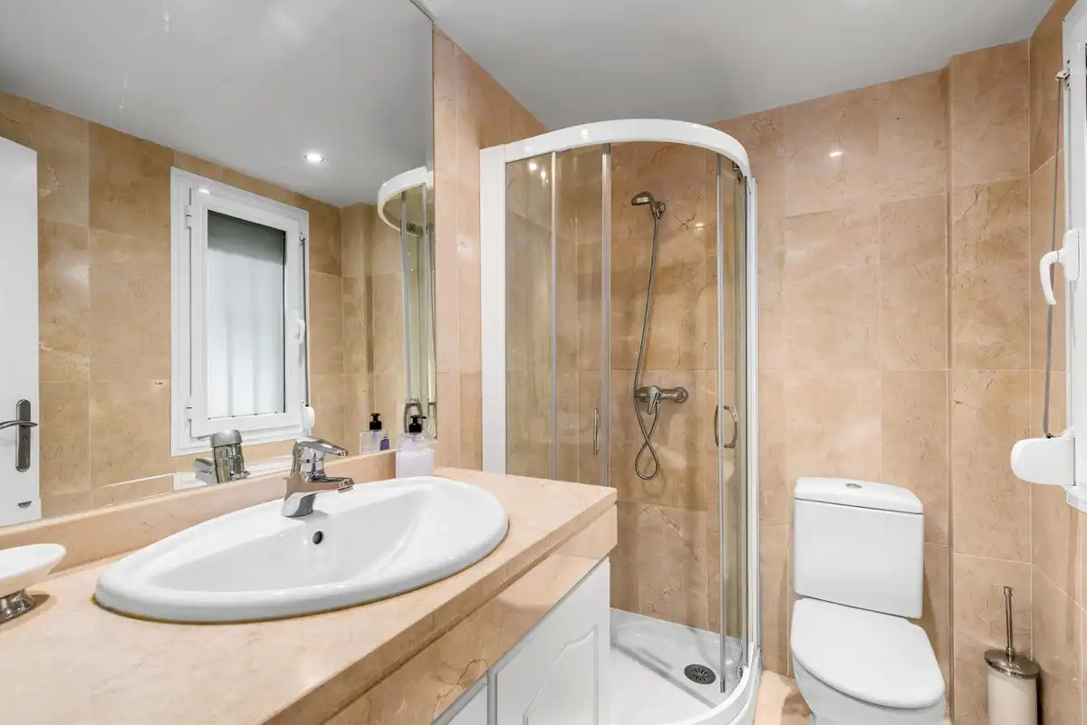 Bathroom of Apartments for sale in Estepona Pueblo