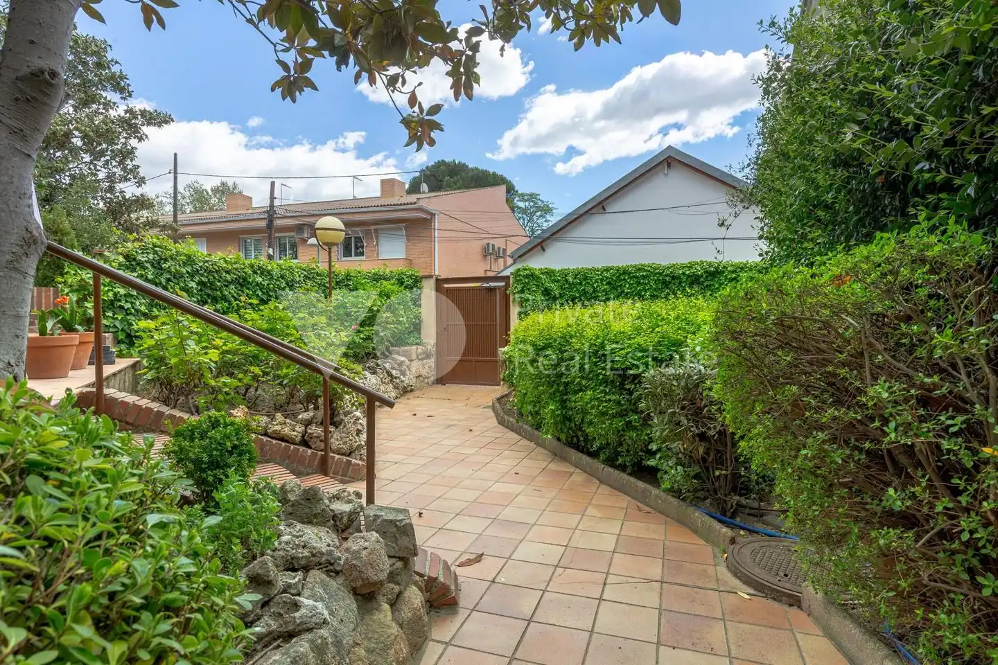 Vista exterior de Casa adosada en venta en Madrid con Aire acondicionado, Calefacción y Jardín privado