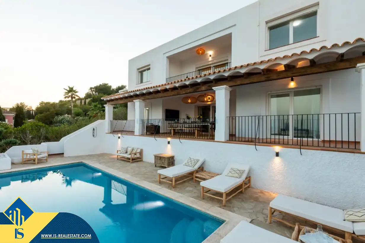 Vista exterior de Casa o xalet en venda en Santa Eulària des Riu amb Aire condicionat, Calefacció i Jardí privat