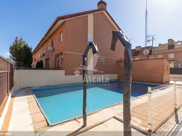 Terraced house with pool for sale in Rinconada