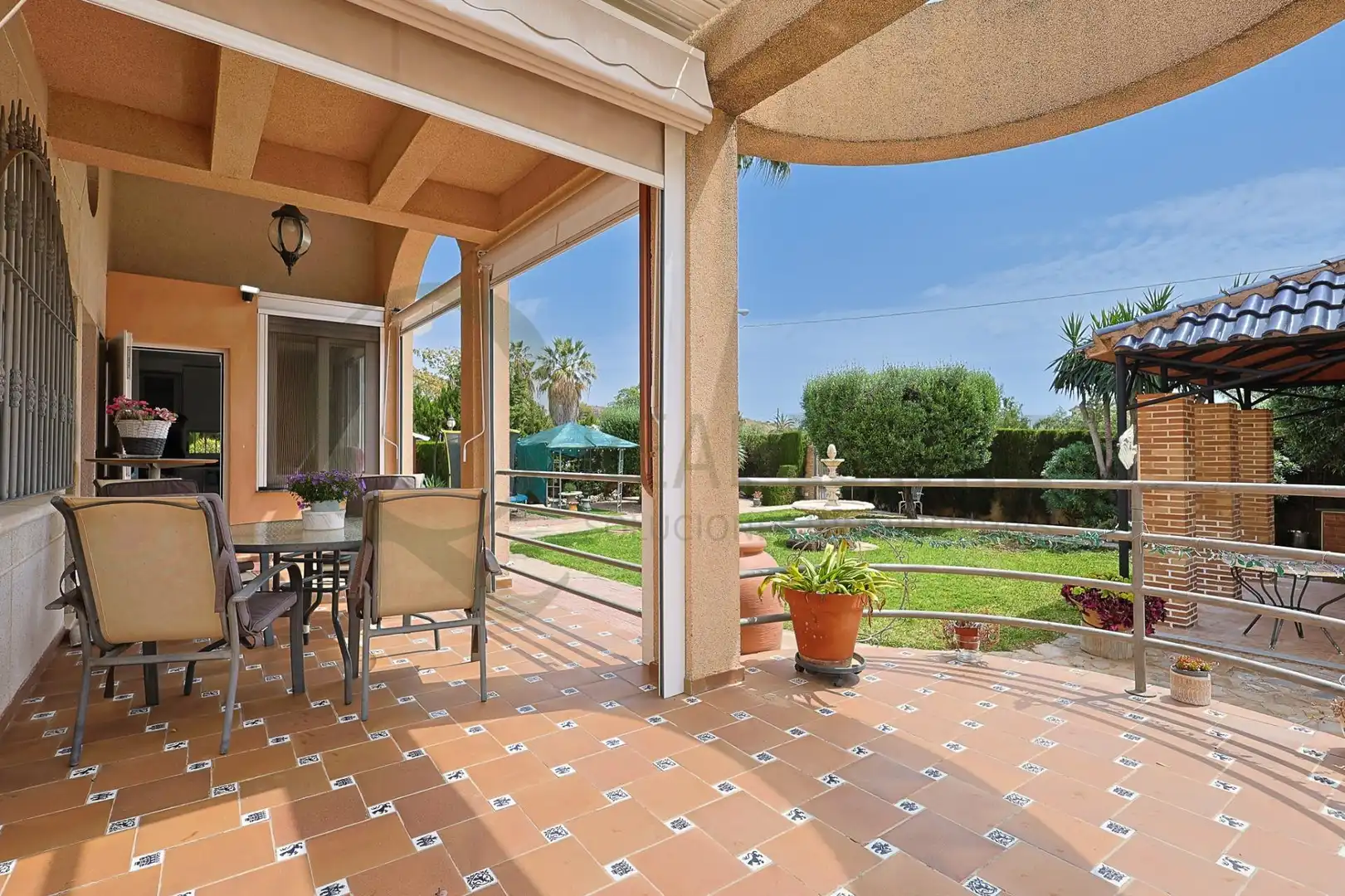 Terrassa de Casa o xalet en venda en Alicante / Alacant amb Aire condicionat, Calefacció i Jardí privat