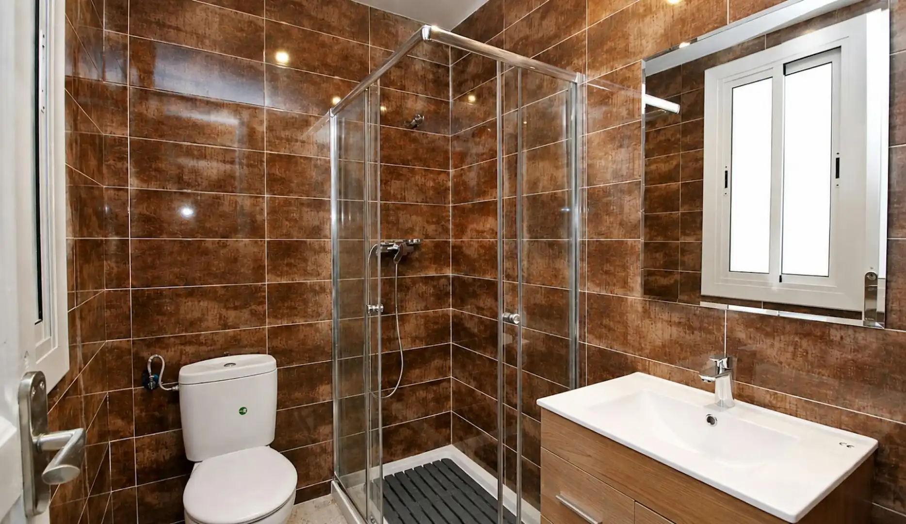 Bathroom of Flat for share in Barcelona  with Furnished and Washing machine