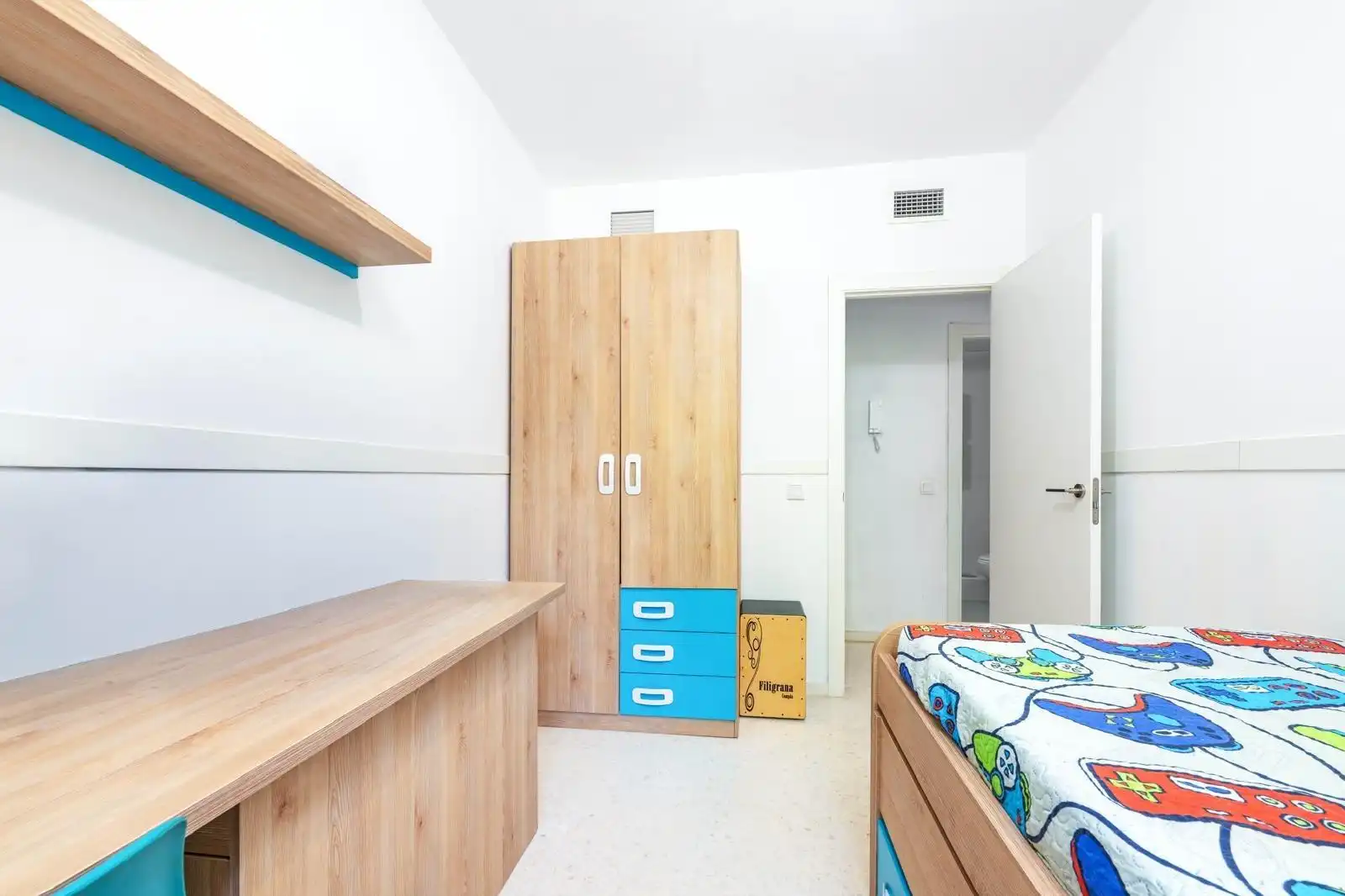 Habitación de Piso en venta en Sevilla con Aire acondicionado, Calefacción y Trastero