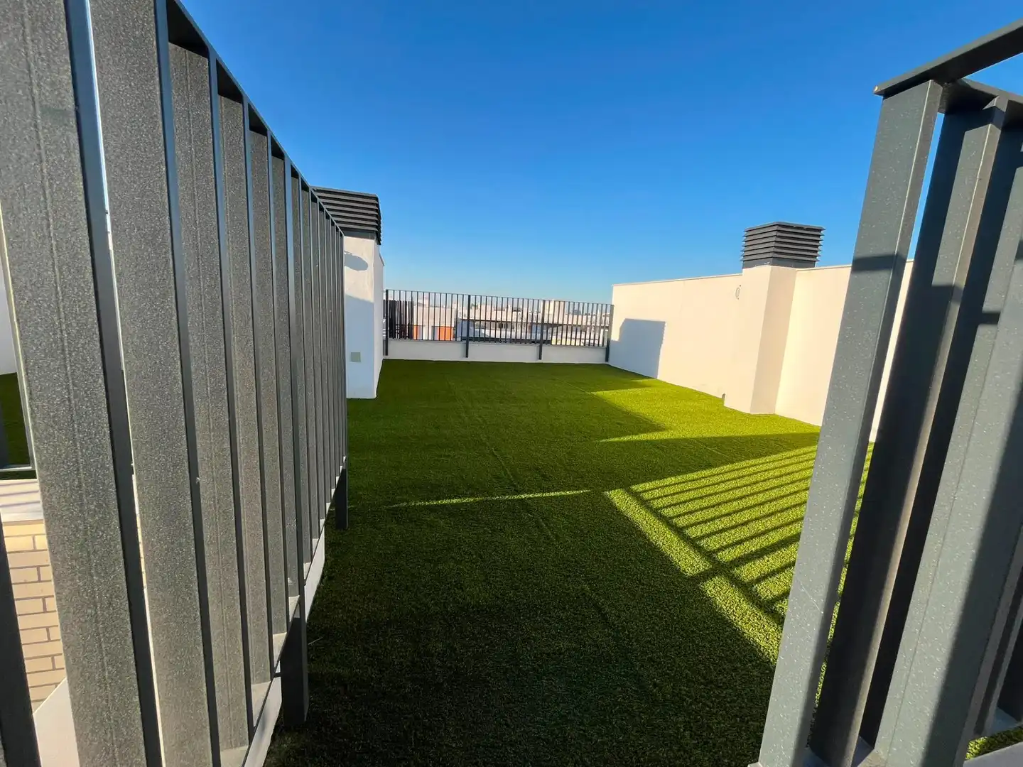 Terrasse von Dachboden zur Miete in Camas mit Klimaanlage, Heizung und Privatgarten