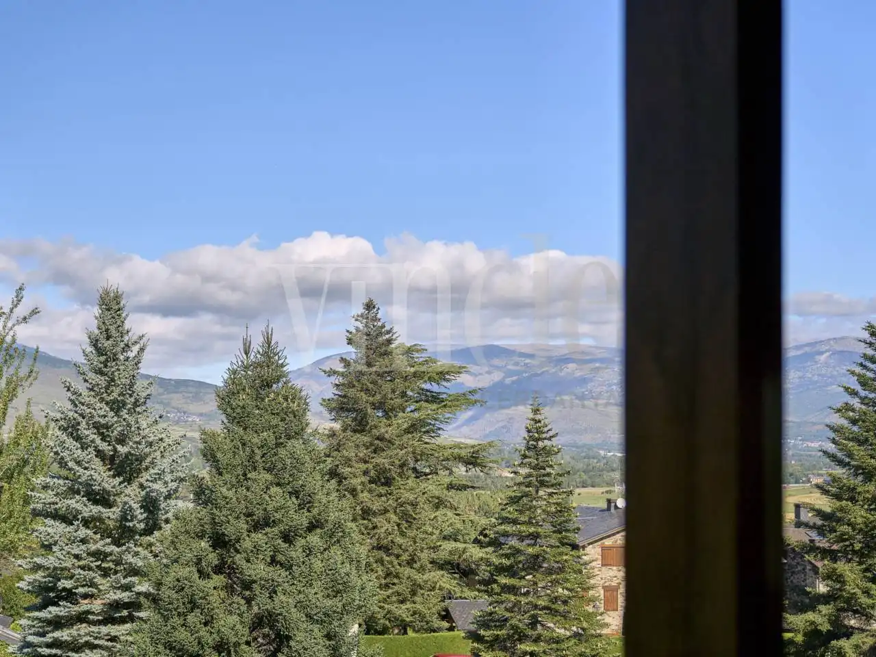 Vista exterior de Casa o xalet en venda en Fontanals de Cerdanya amb Calefacció, Jardí privat i Parquet