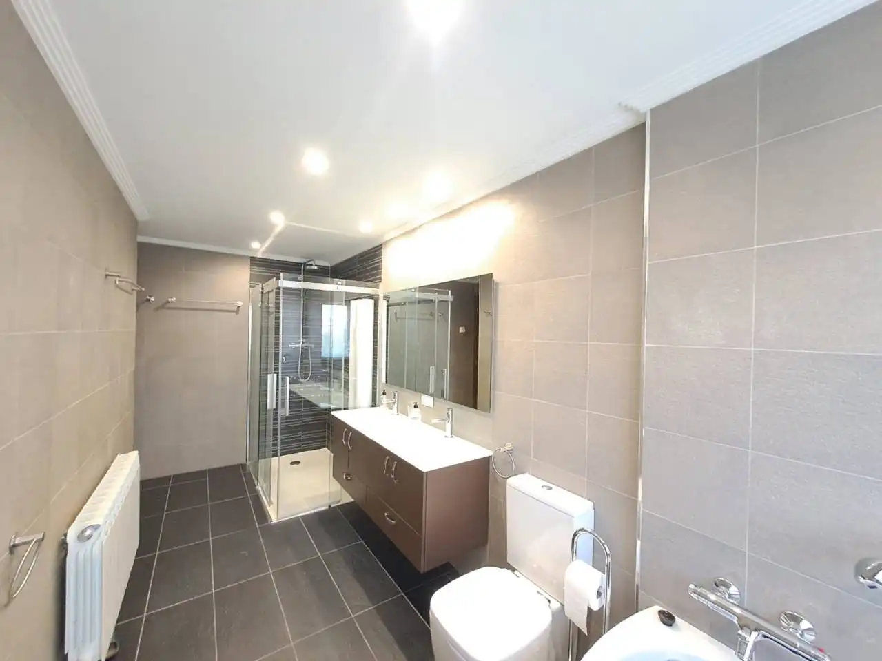 Baño de Casa adosada en venta en Castrillo del Val con Calefacción, Jardín privado y Parquet