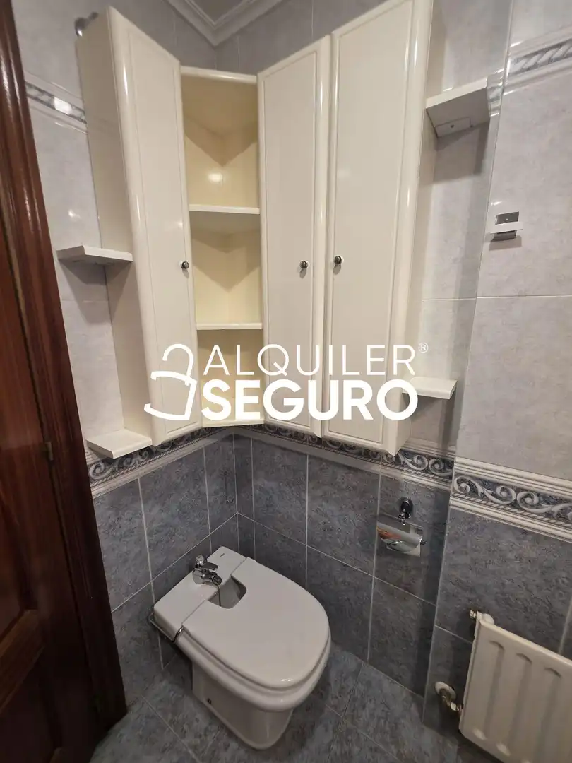 Bathroom of Flat for rent in Mungia  with Heating and Furnished