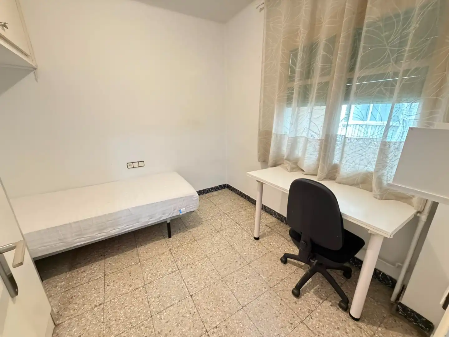 Habitación de Piso de alquiler en Lleida con Calefacción, Amueblado y Horno