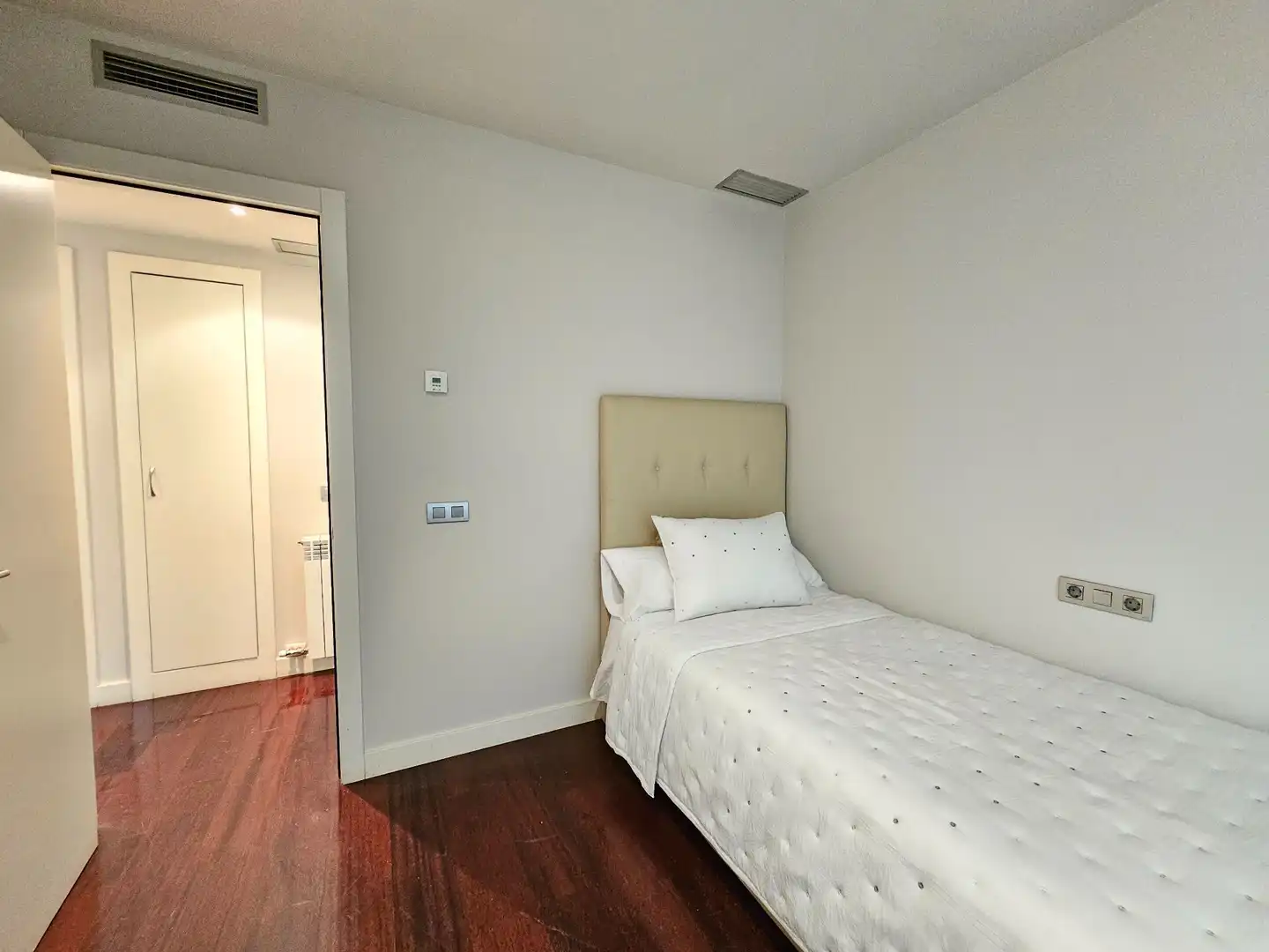 Bedroom of Flat for sale in Barcelona  with Air Conditioner, Heating and Terrace