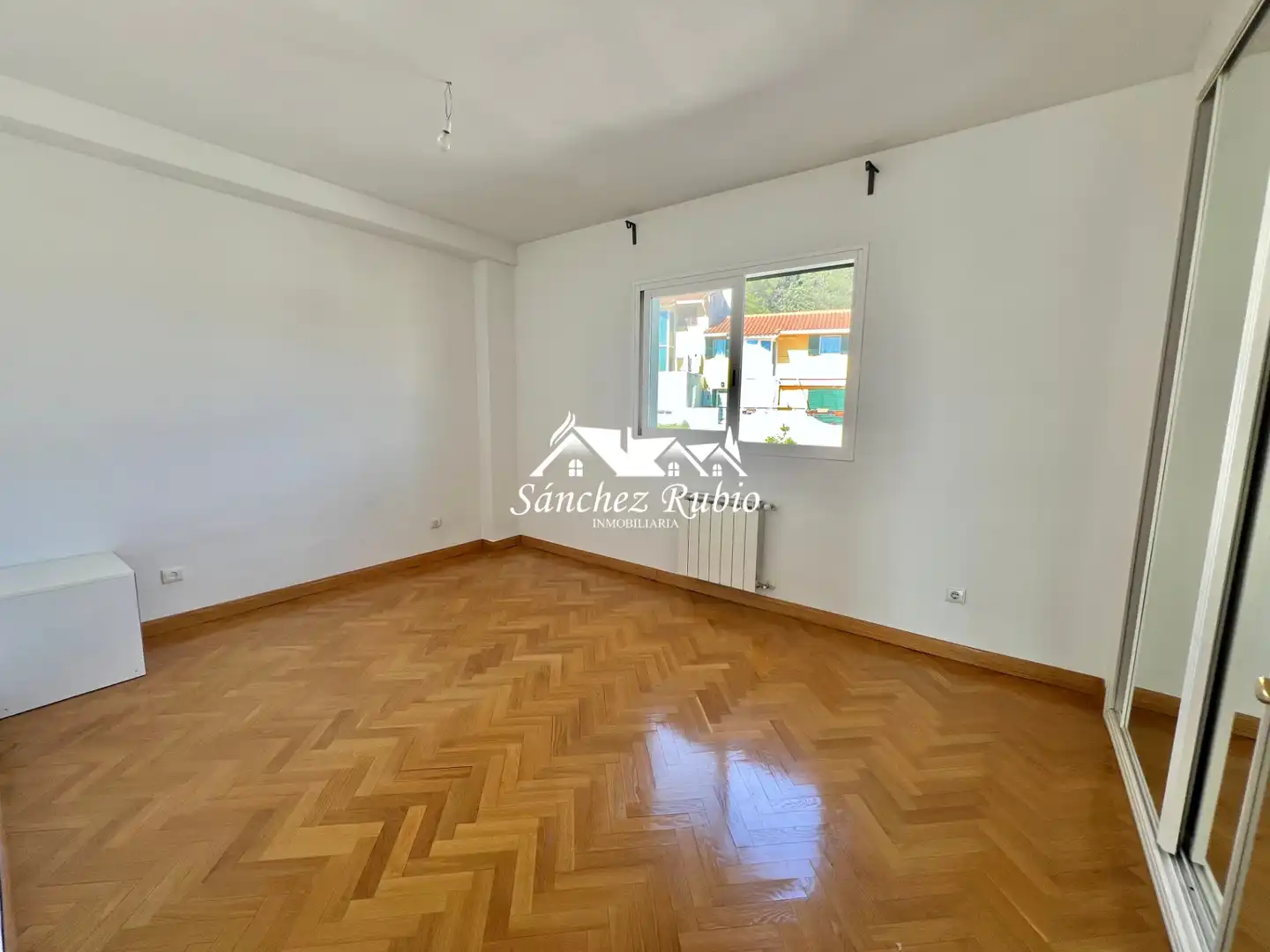 Sala d'estar de Casa adosada en venda en Galapagar amb Calefacció, Jardí privat i Parquet